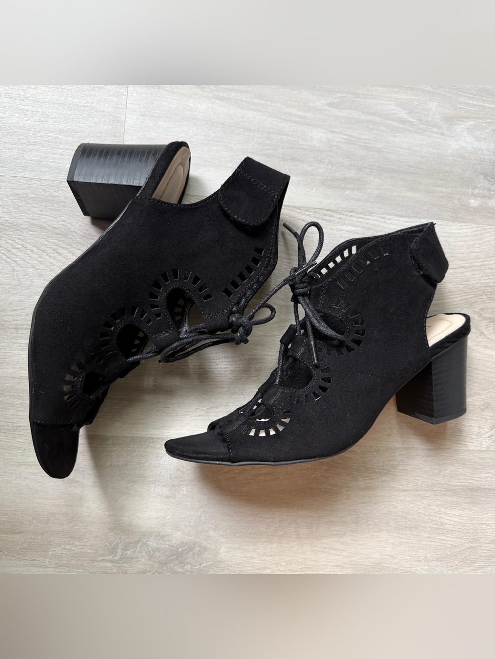 Relativity Re-Sienna Black Faux Suede Lace-Up Block Heel Sandals Size 8